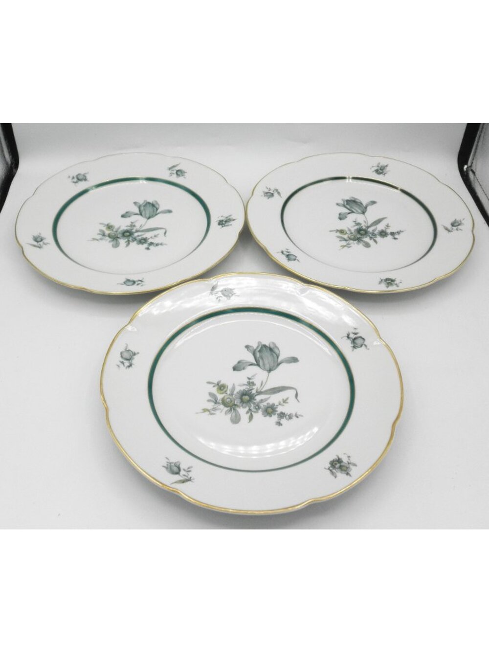 Royal Bayreuth Teal Tulip Lunch Plates 9.75 Inch  Pattern Code: ROBTET Set of 3